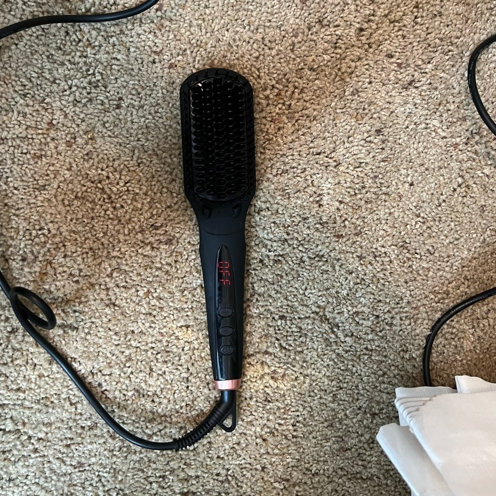 Amika straightening brush